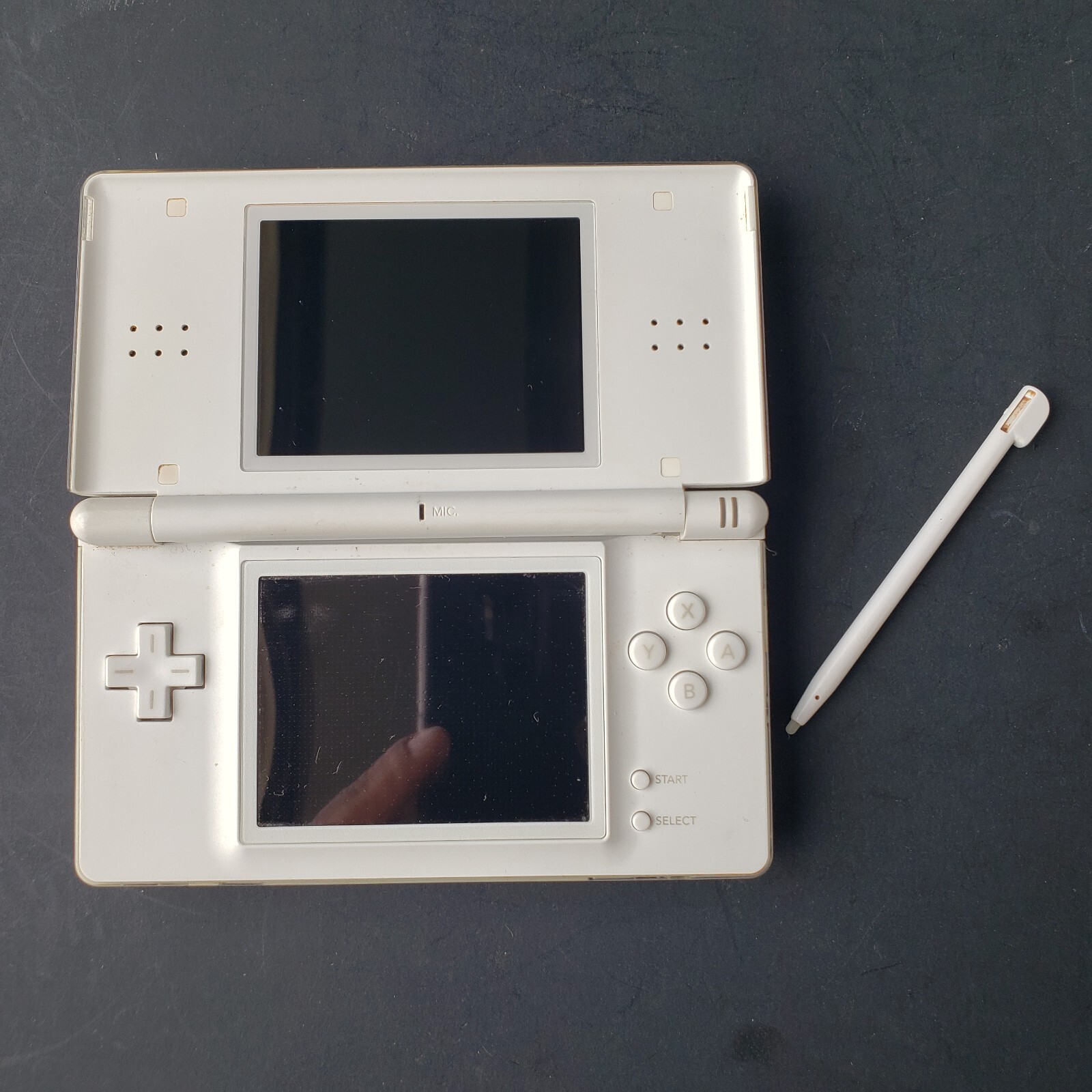Nintendo DS Lite USG-001 Polar White Handheld w/ Charger 3 Games & Mini Backpack
