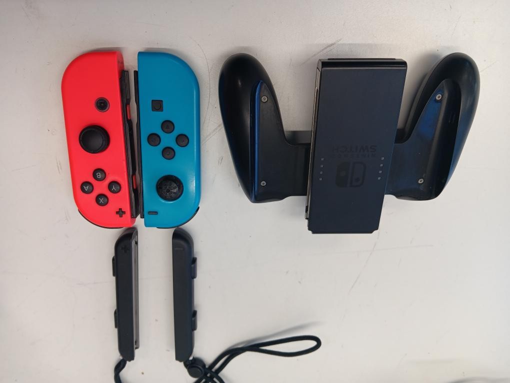 NINTENDO SWITCH HANDHELD – HAC-001(-01) V2 (P07015848)