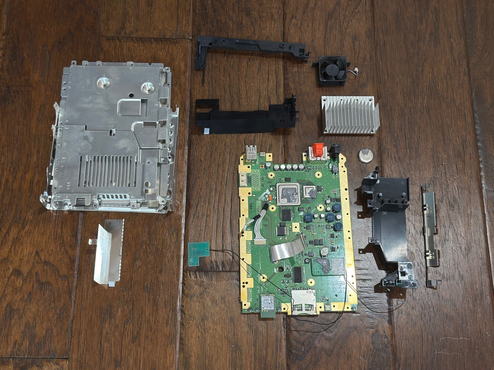 Nintendo Wii RVL-101 (Family Edition) Motherboard + Other Parts