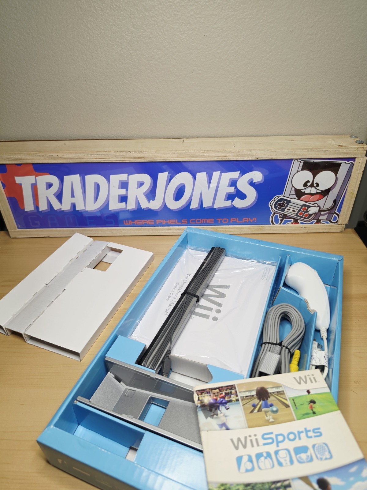 Nintendo Wii White Console W Wii Sports Very Clean With Manual & Inserts