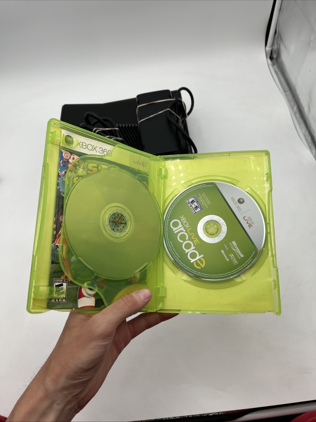 Xbox 360 S Slim Bundle 1439 Console w 2 Controllers Power AV & Sega Tennis Works