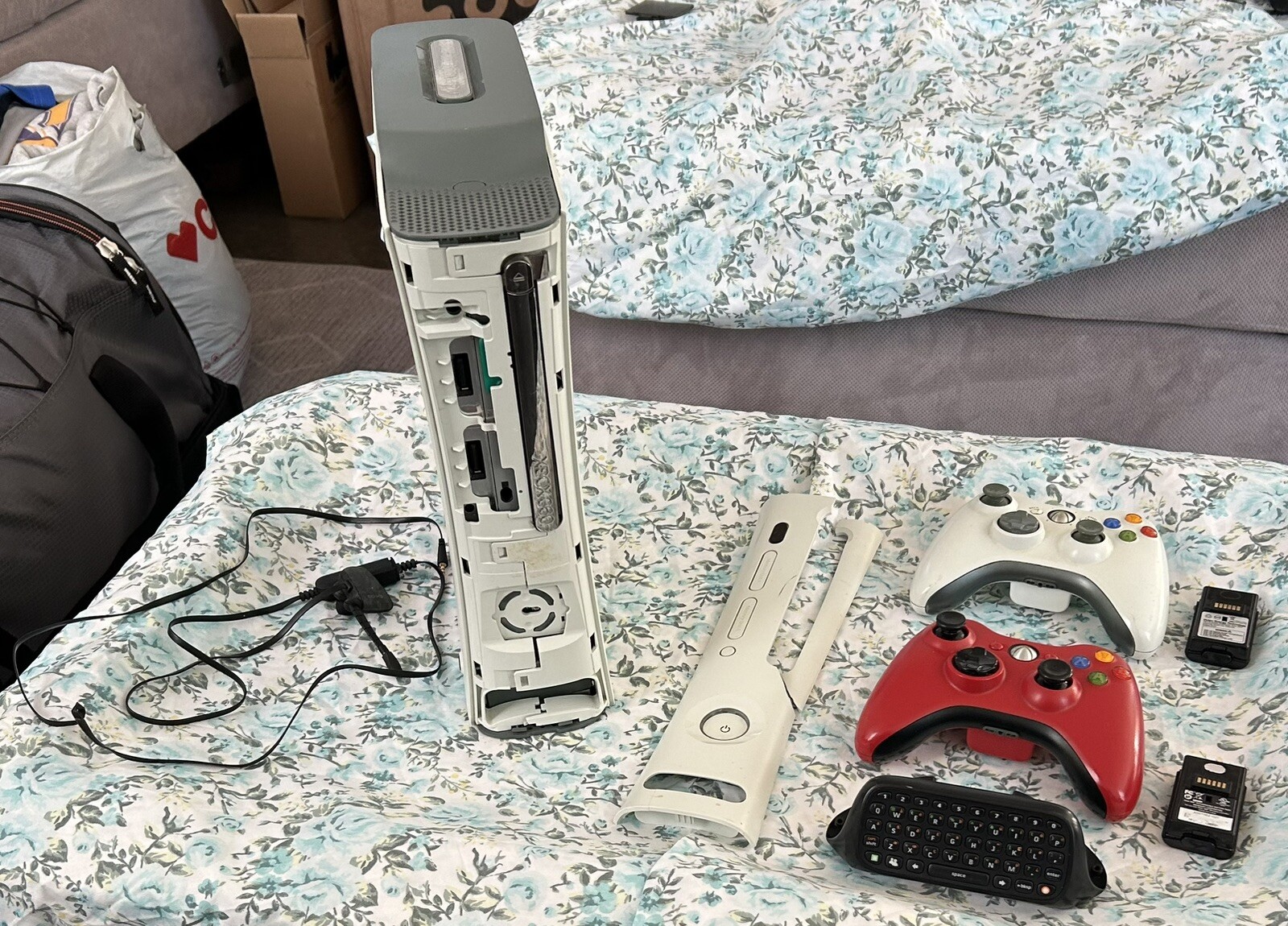 Microsoft Xbox 360 Pro System Bundle 60GB White Console (Untested) *Read Descrip