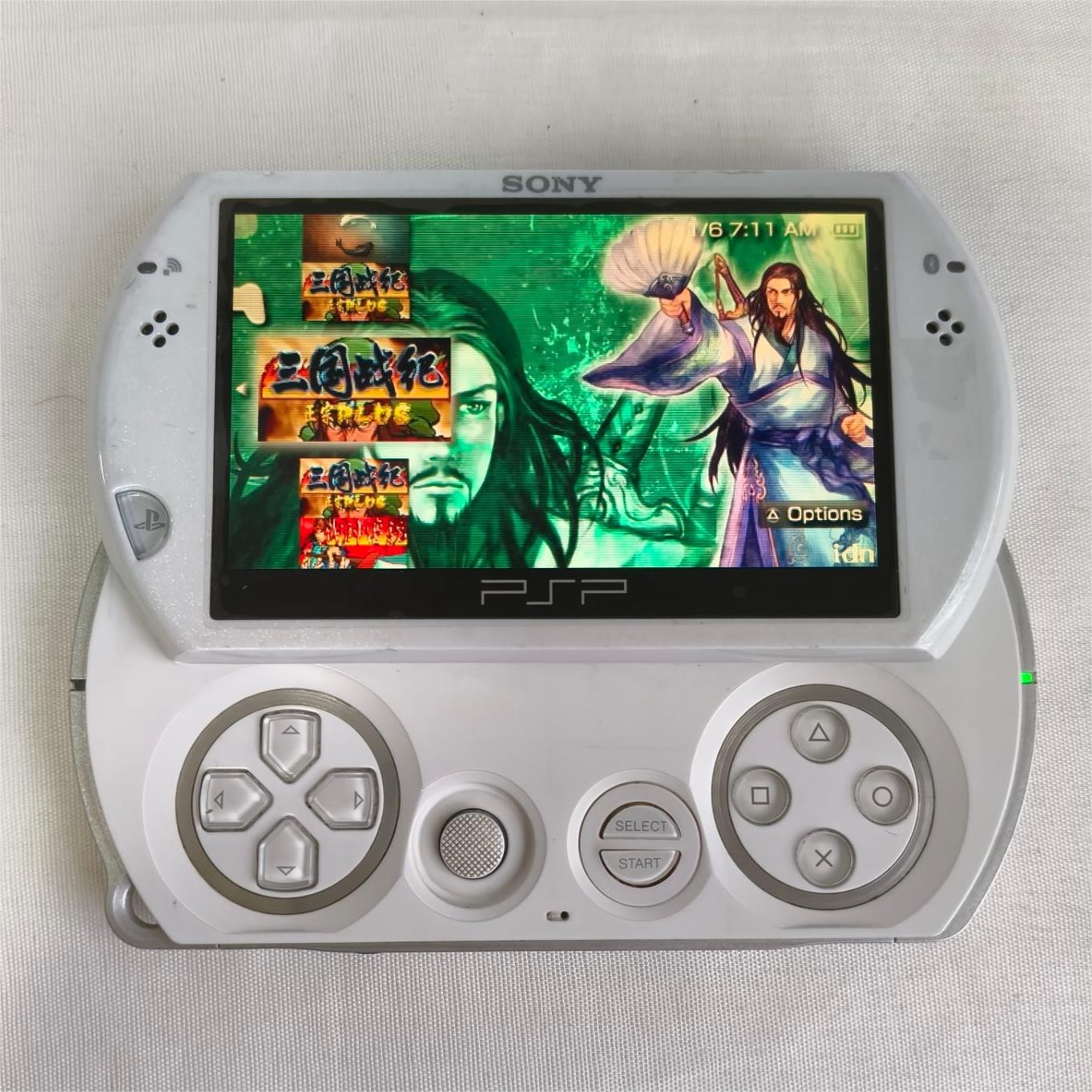 Sony PSP GO console White with Charger PSP-N1004 New screen with protect tested