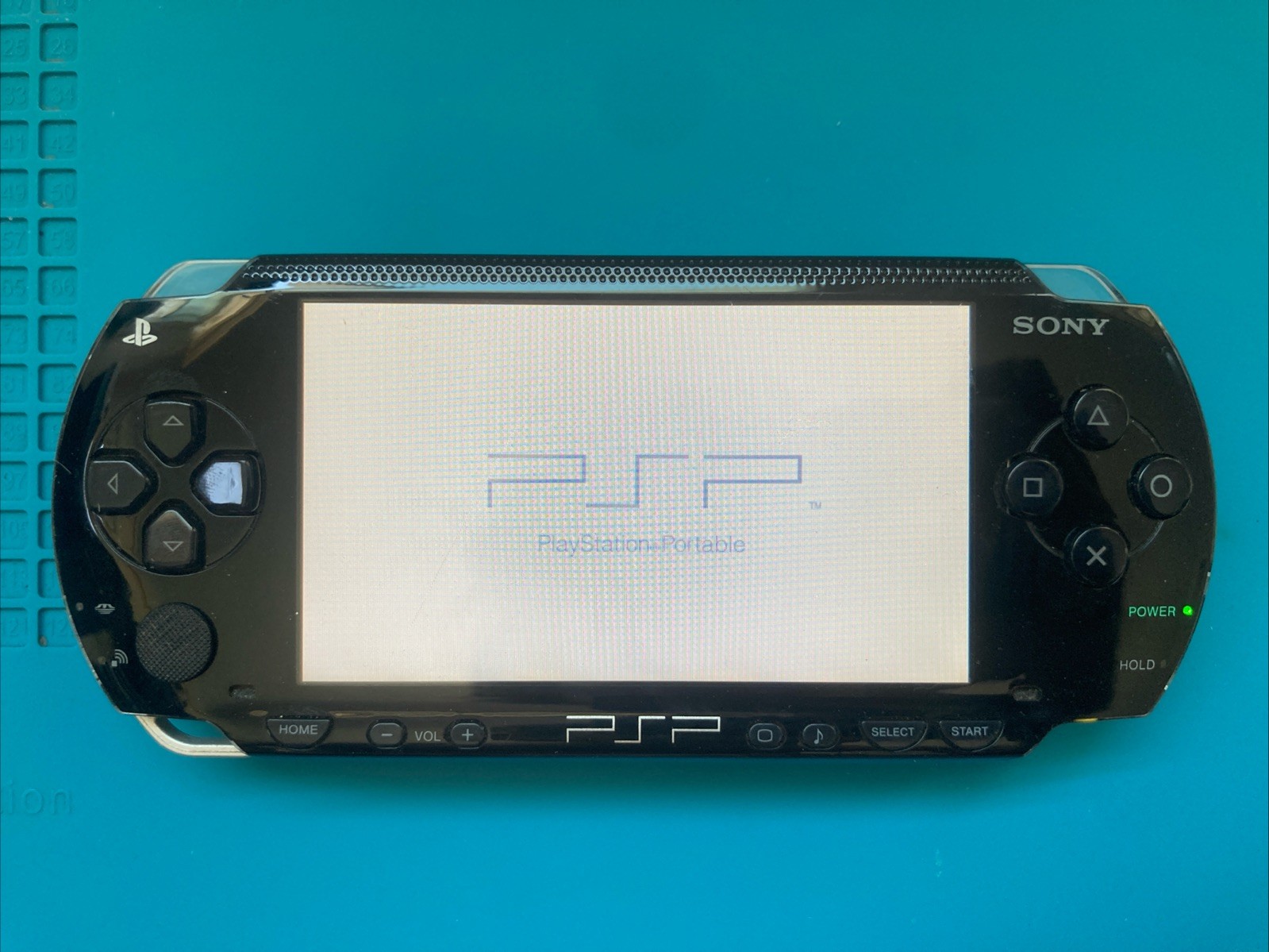 SONY PSP 1001 AUTHENTIC OEM W/ BATTERY & MEMORY CARD- USA SELLER – (ADULT OWNED)