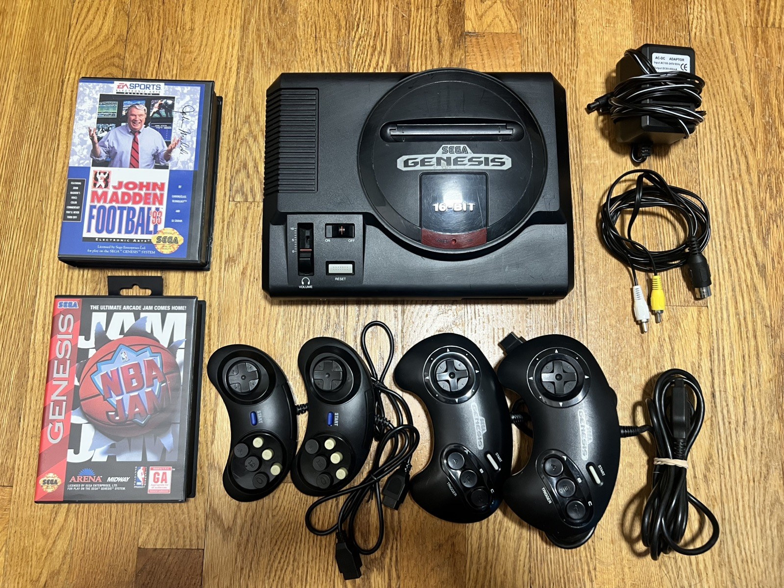 Sega Genesis 1 Console + 2 Games & 4 controllers (2-OEM, 2-3rdP) – TESTED-WORKS