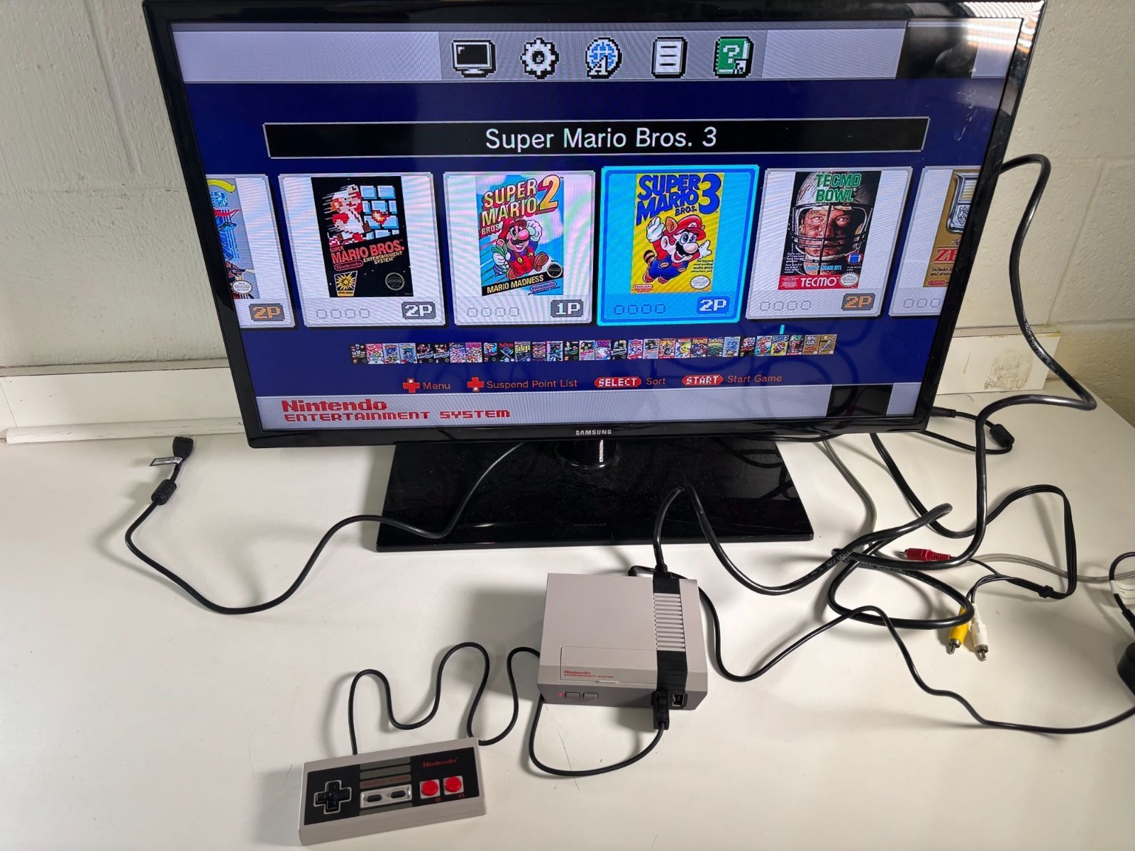 Nintendo Classic Mini NES Console With Controller Model CLV-001 Preloaded Games