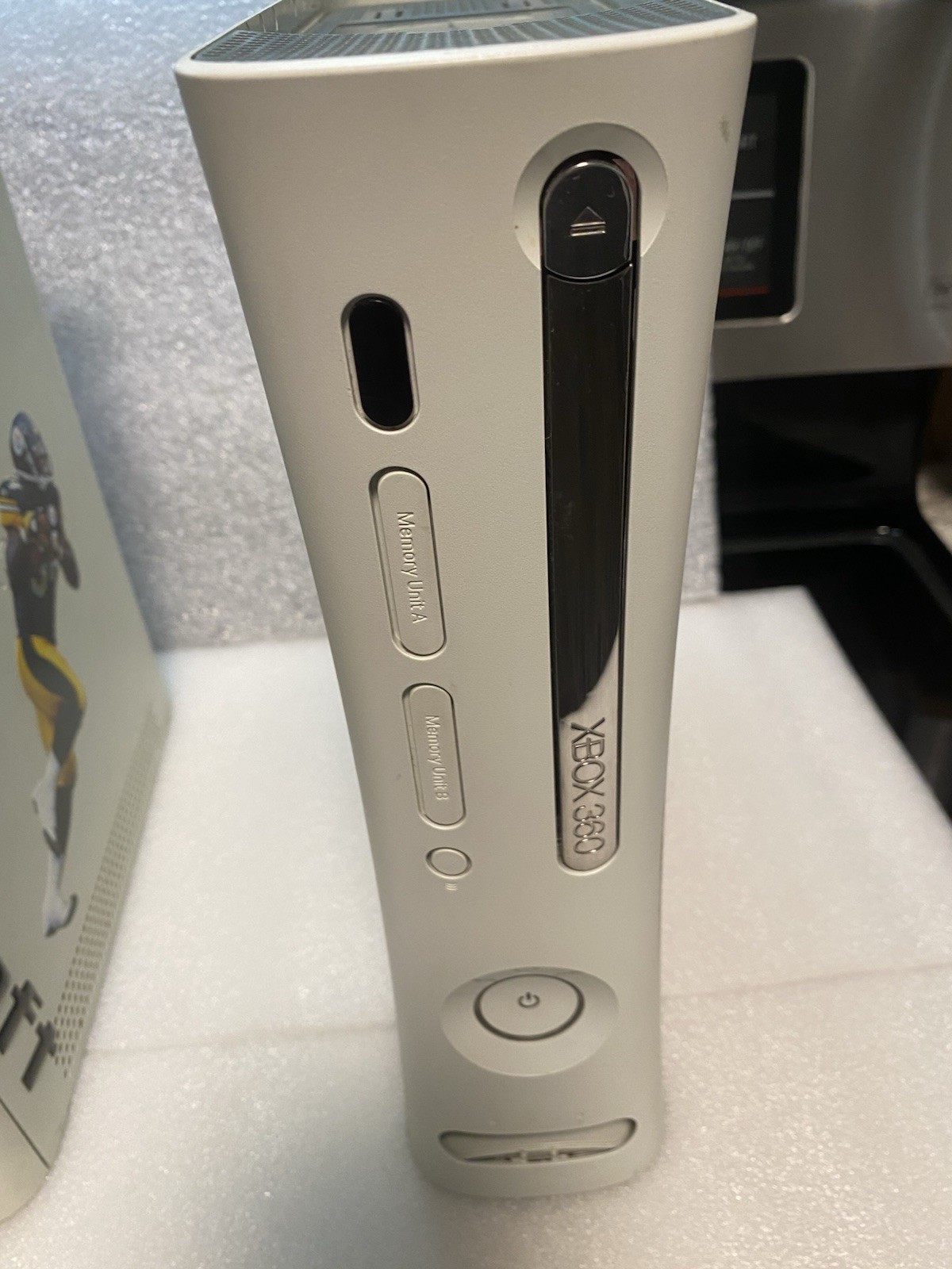 2 Microsoft Xbox 360 White Console NTSC-U/C 2008 – Untested – As Is and Pictured