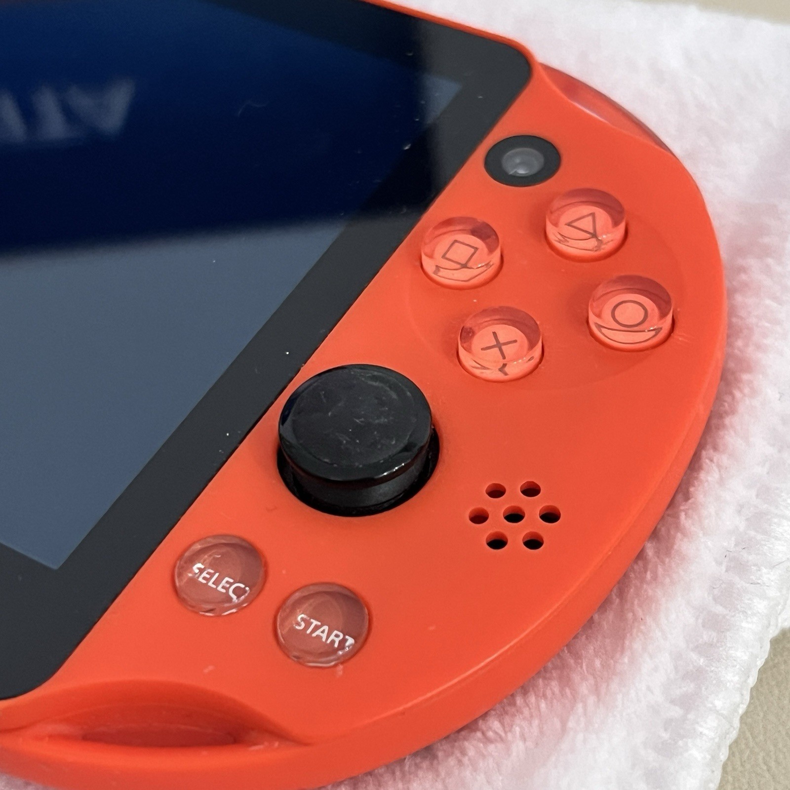 Sony PS Vita PCH-2000 Neon orange with Box + Japanese Import FW 3.68 – SD Adapt