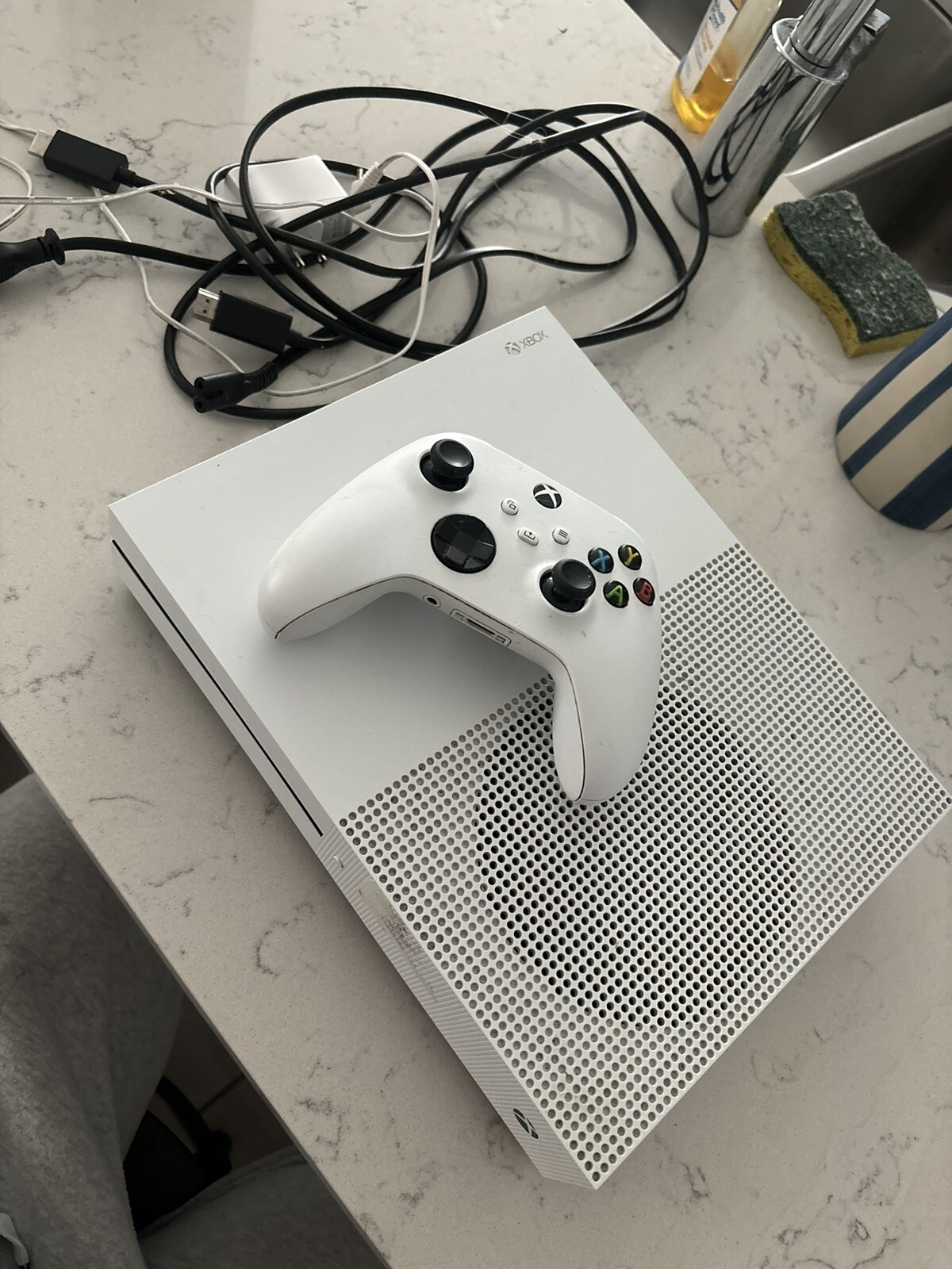 Xbox One X 1tb Robot White Special Edition