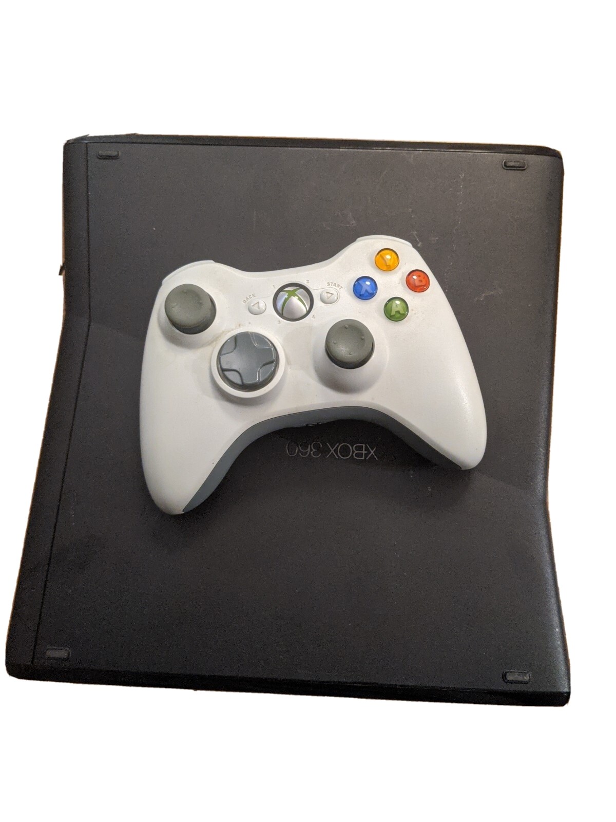 Microsoft Xbox 360 S 4GB Black Console w/ wireless controller and 2 games!!!