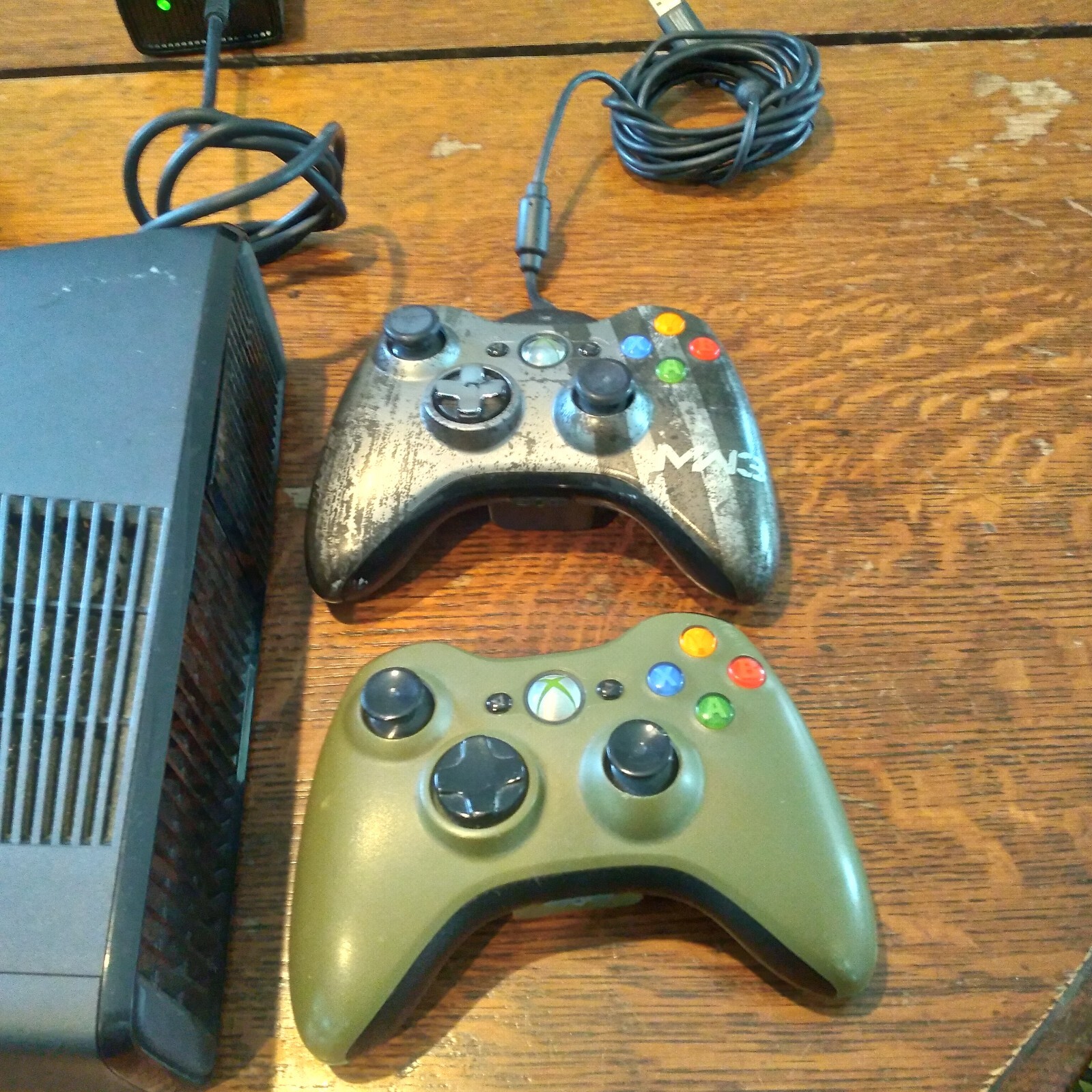 XBOX 360 + 2 Controllers & 8 Games including GTA 5 Atomic Code, Power Supply