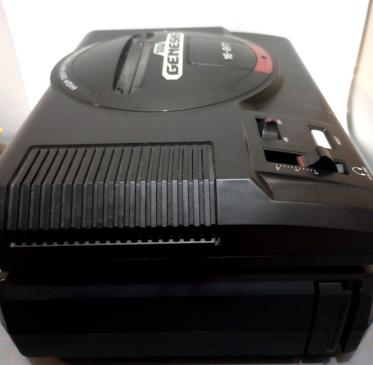 READ Sega CD, Model 1690 + Sega Genesis Model 1 UNTESTED FOR PARTS AS IS