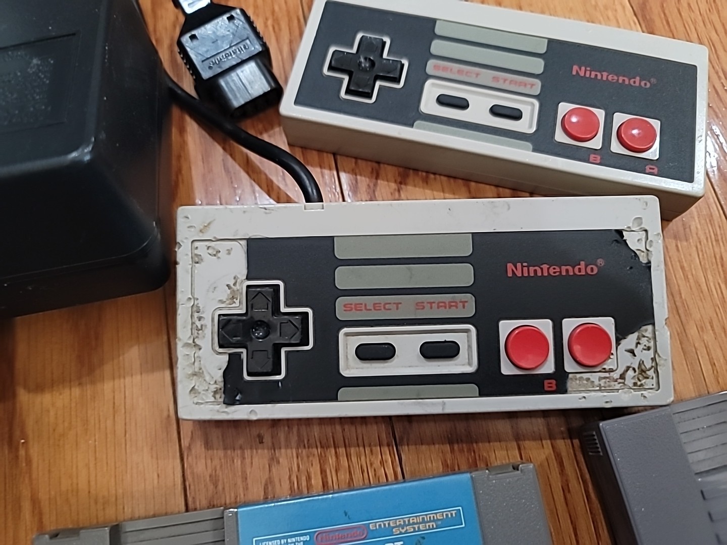 NES Bundle: Controller, Zapper Gun, 8 Games, Storage Box – (New Pin Connector)