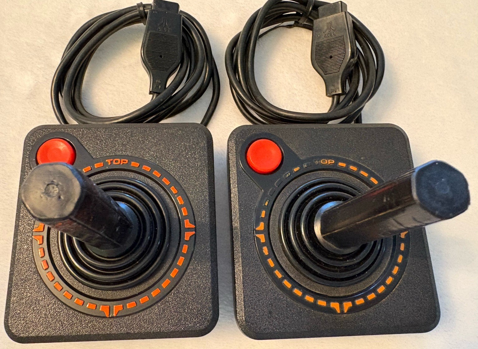 TESTED Atari 2600 Full Bundle: Sixer Console, 20 Games, 4 Controllers – Video