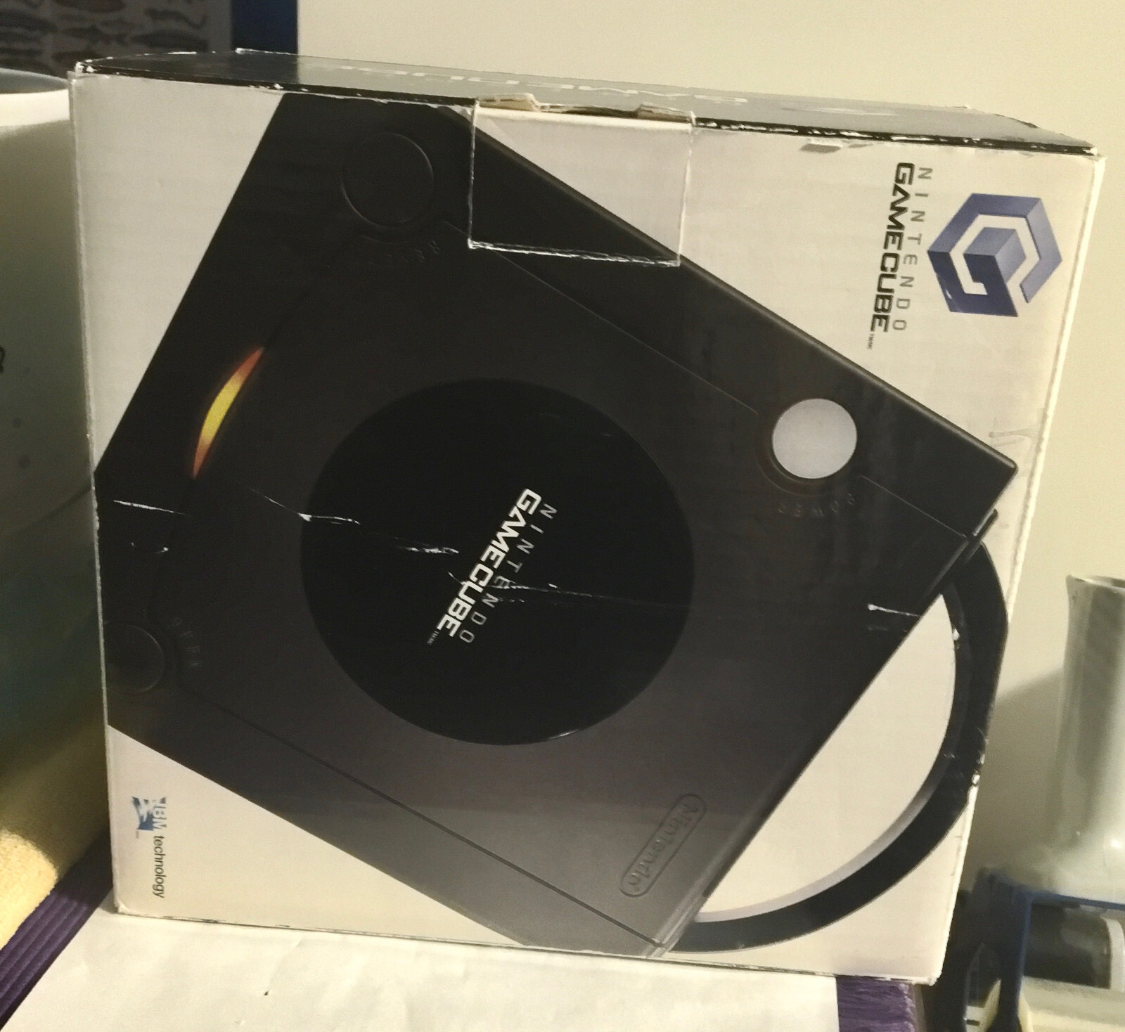 Nintendo GameCube & 3 Controllers, Memory Card, 2 Power Cables, A/V Cable, Box