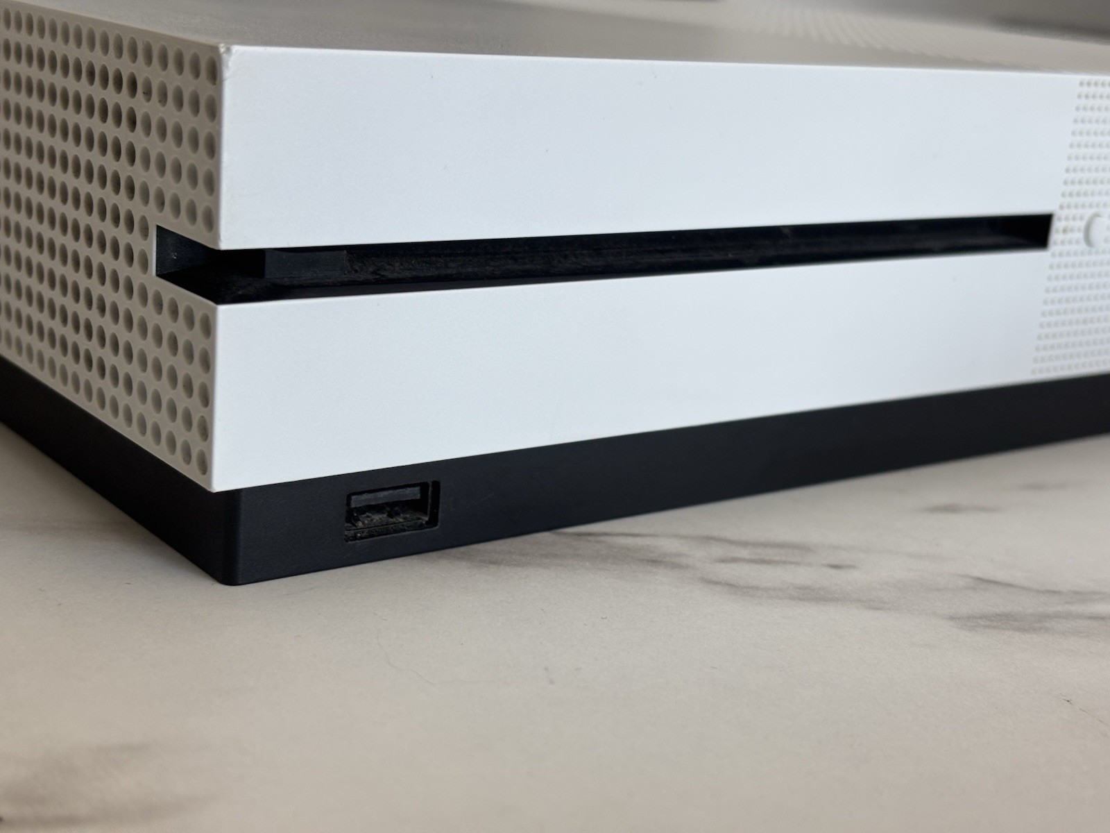 Microsoft Xbox One S 1TB White Model 1681 *Excellent*