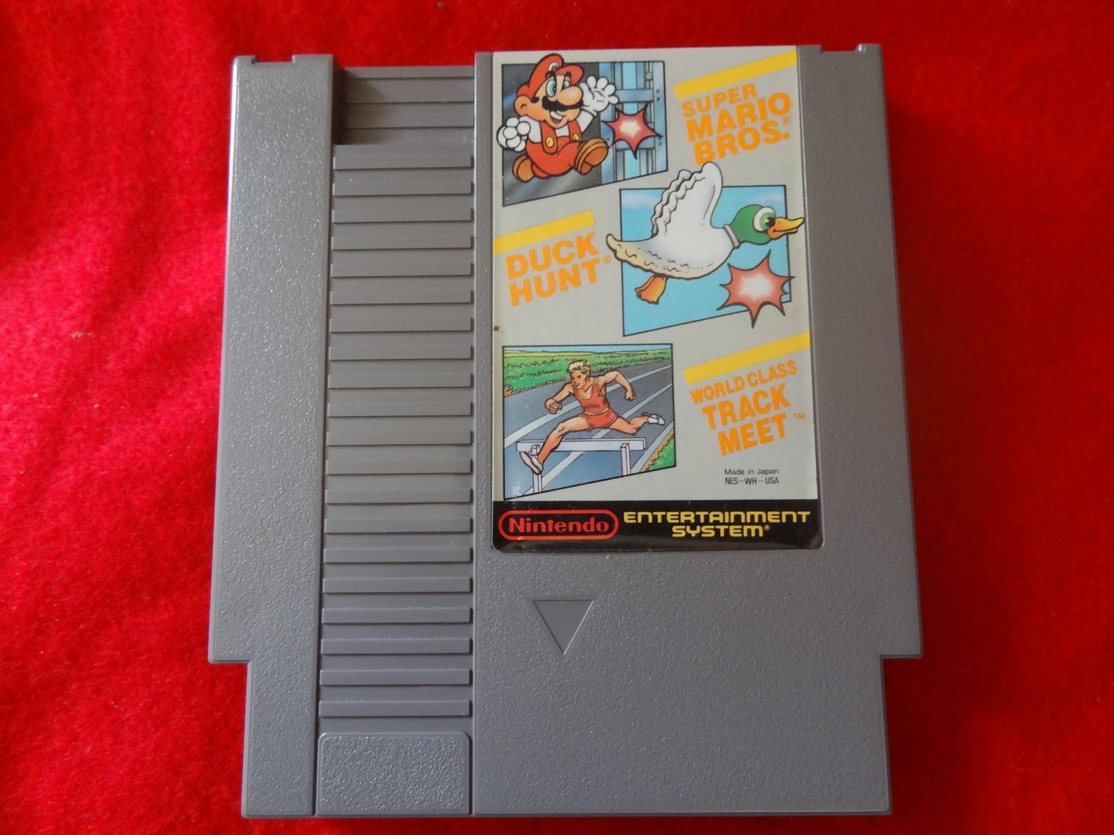 Vintage Nintendo NES Action Set Console Boxed Zapper 2 Controllers + Literature