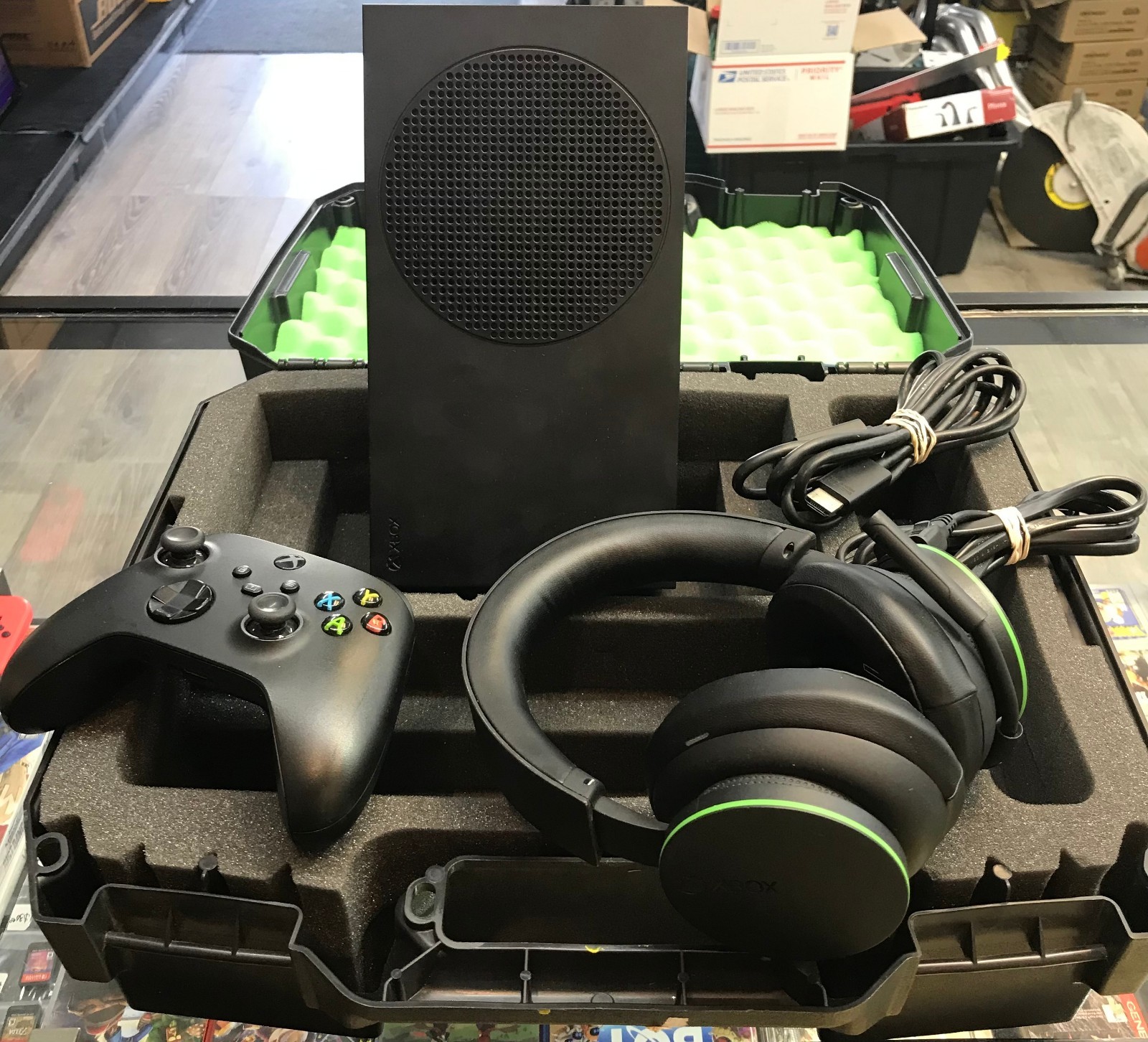 Microsoft Xbox Series S 1883 1TB Black With Hard Carry Case + Xbox Headset Reset