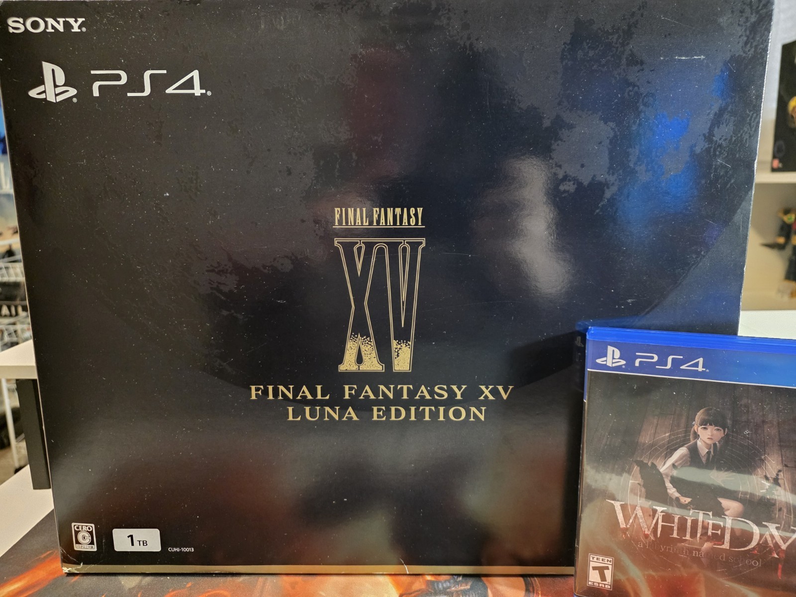 Sony PlayStation 4 Slim – Final Fantasy XV Luna Edition 1 TB Japanese Edition