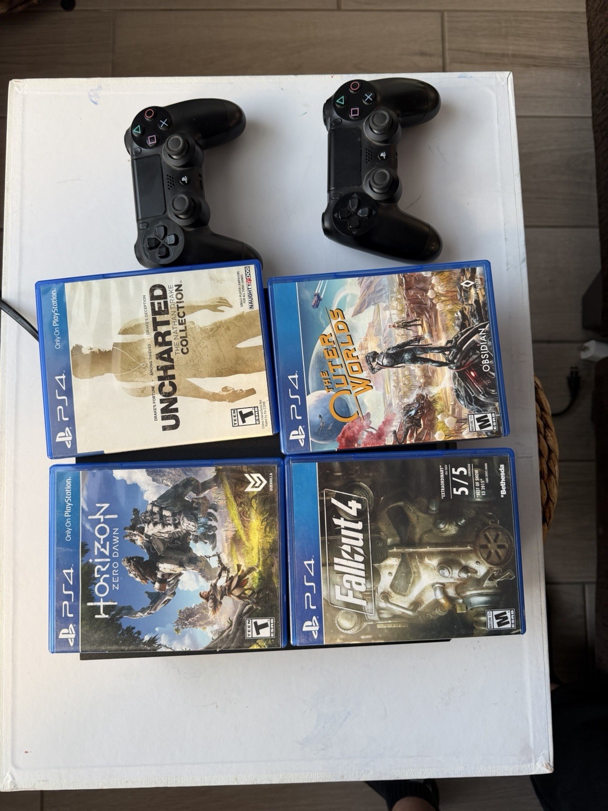 SONY PS4 Playstation 4 Console CUH-1215A – 500GB with 2Controller & 4 Games