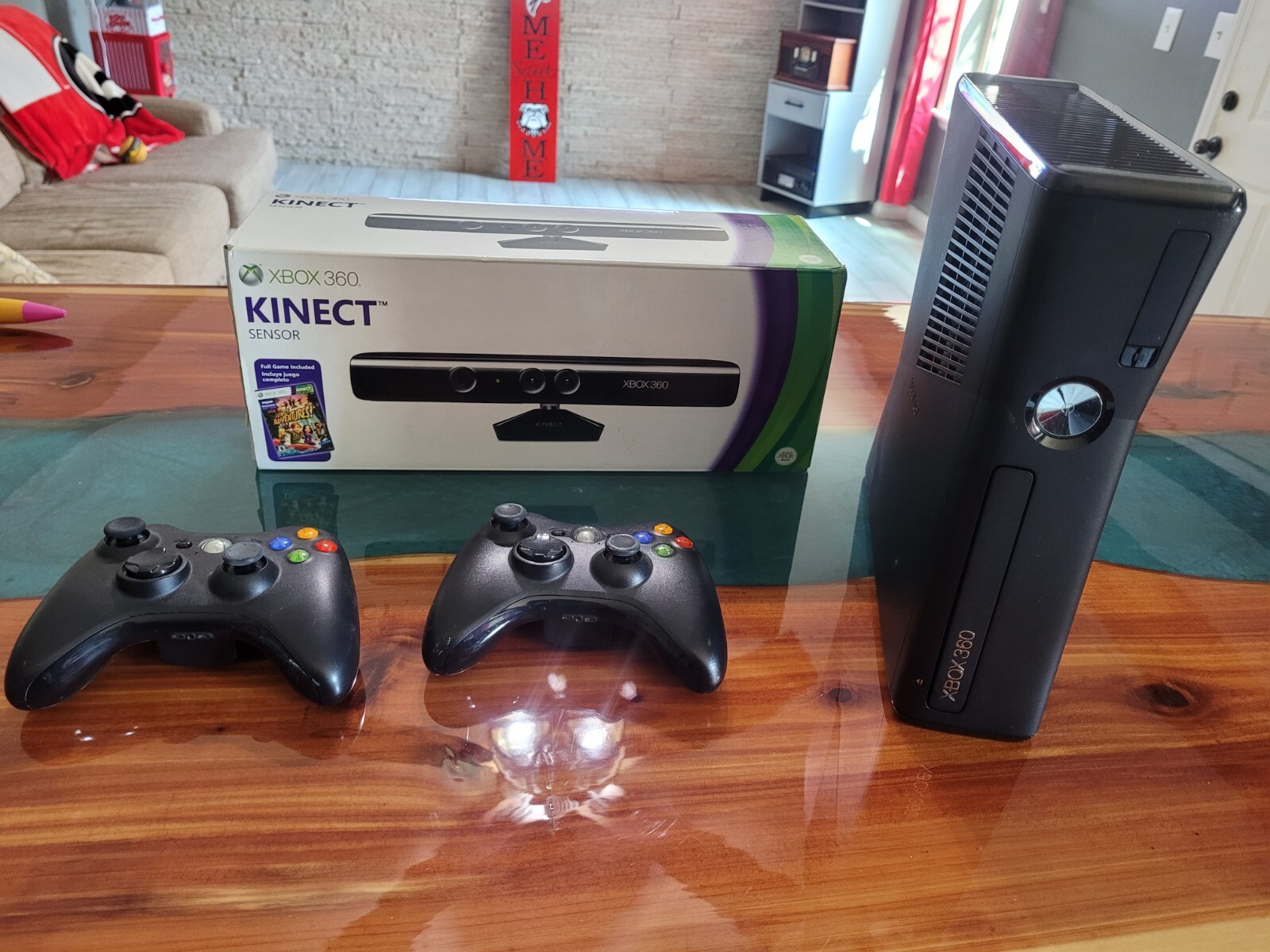 Microsoft Xbox 360 S 4GB Black Console & Kinect Sensor