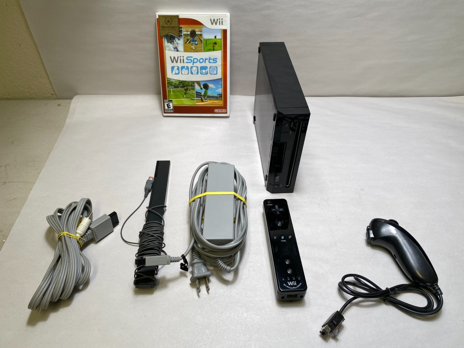 Nintendo Wii Black RVL-002 With Wii Sports 1 Motion inside controller