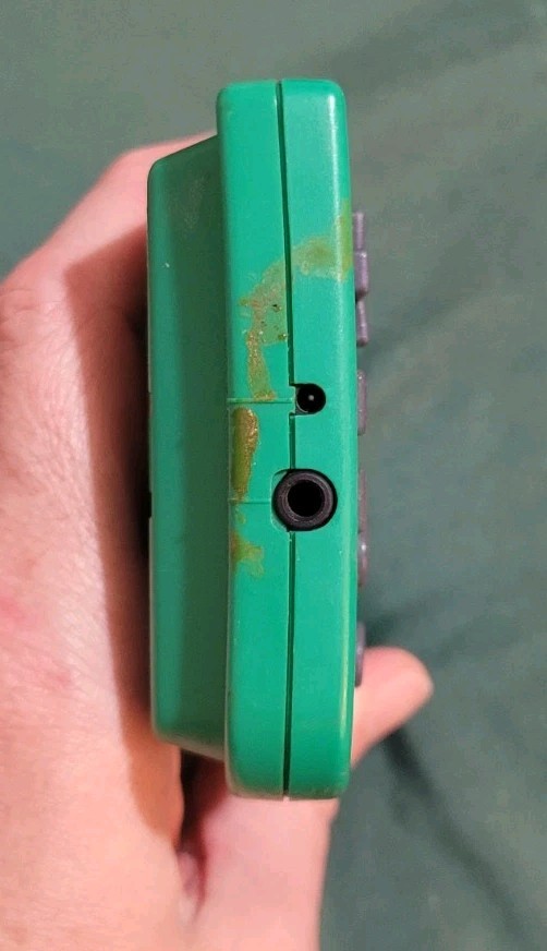 Gameboy Pocket – Green – Plays, But With A Broken Screen