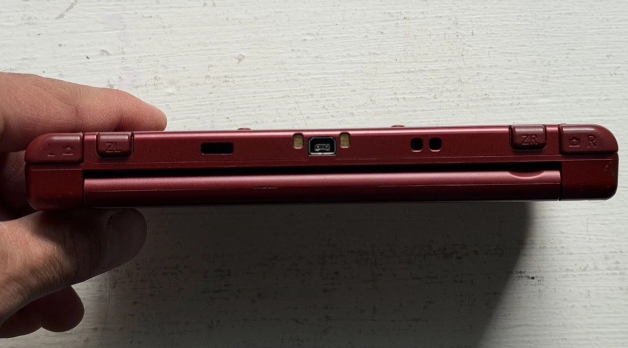 New Nintendo 3DS XL Metallic Red RED-001 US 4GB Stylus Charger 5 Games Bundle