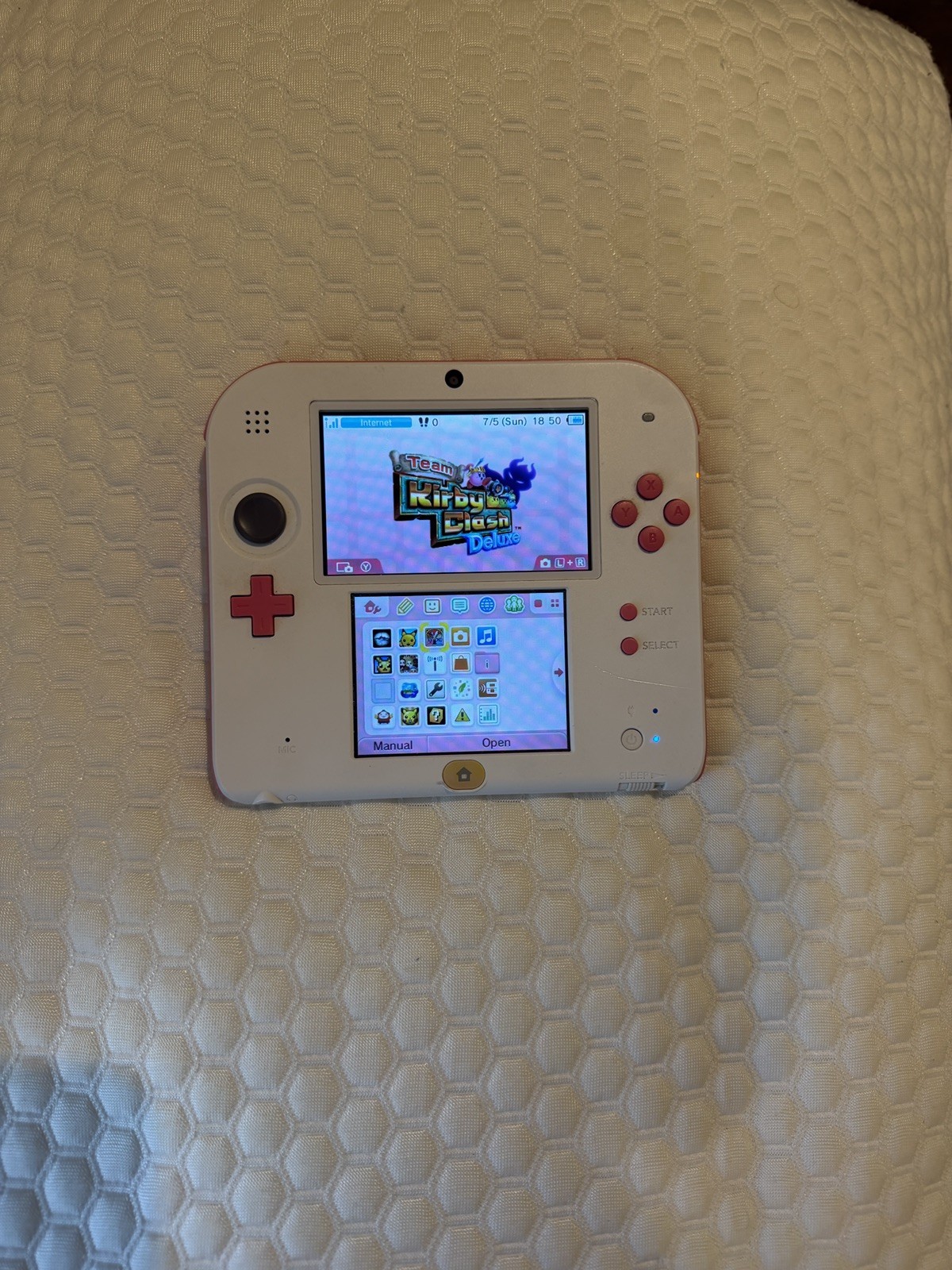 Nintendo 2DS Handheld Game Console FTR-001 Bundle Peach Pink