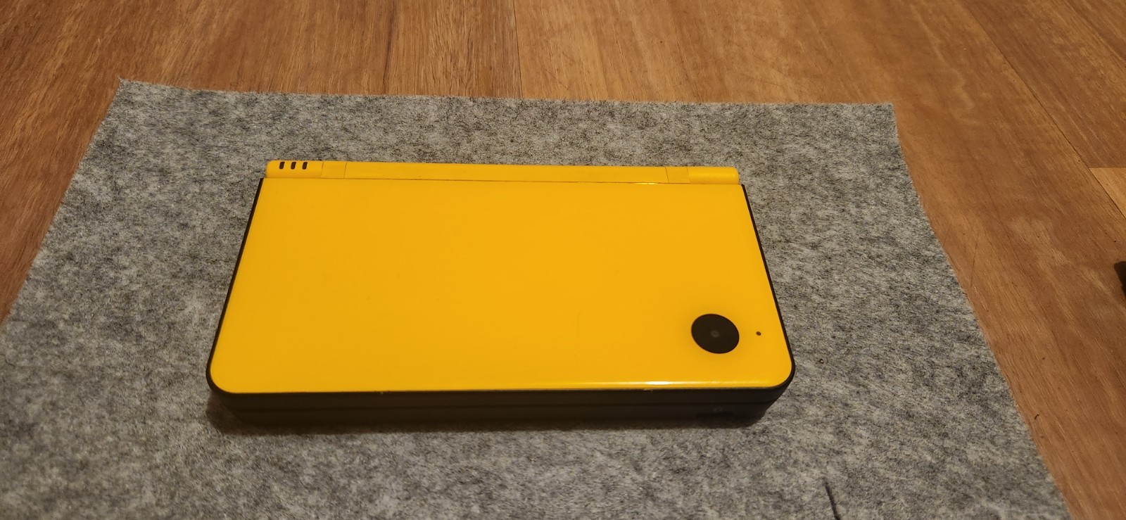 Nitendo Dsi Xl Red Yellow Blue