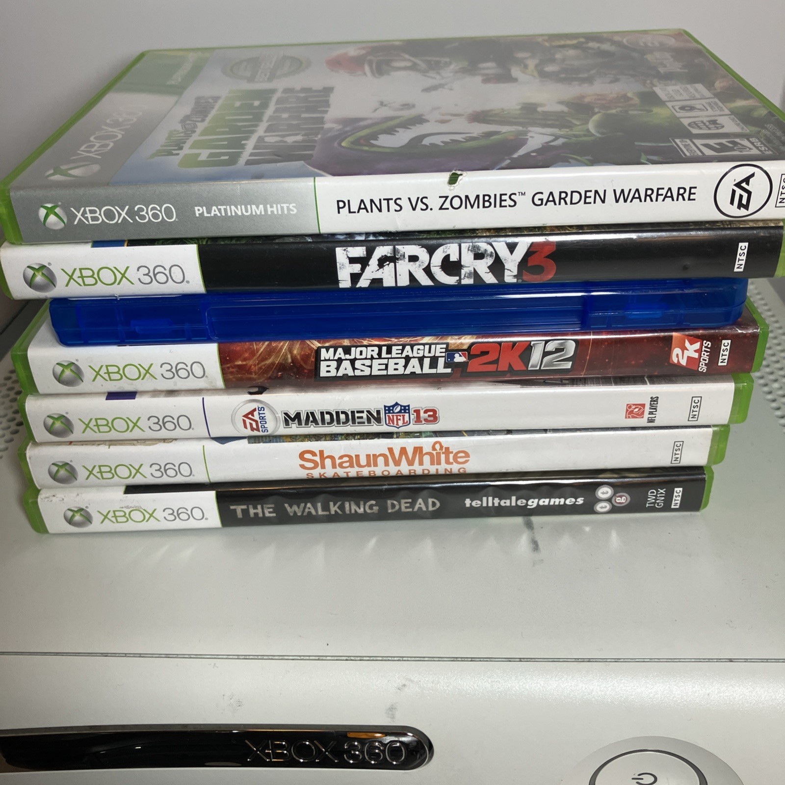 Microsoft Xbox 360 Pro System Bundle 60GB White Console (5)