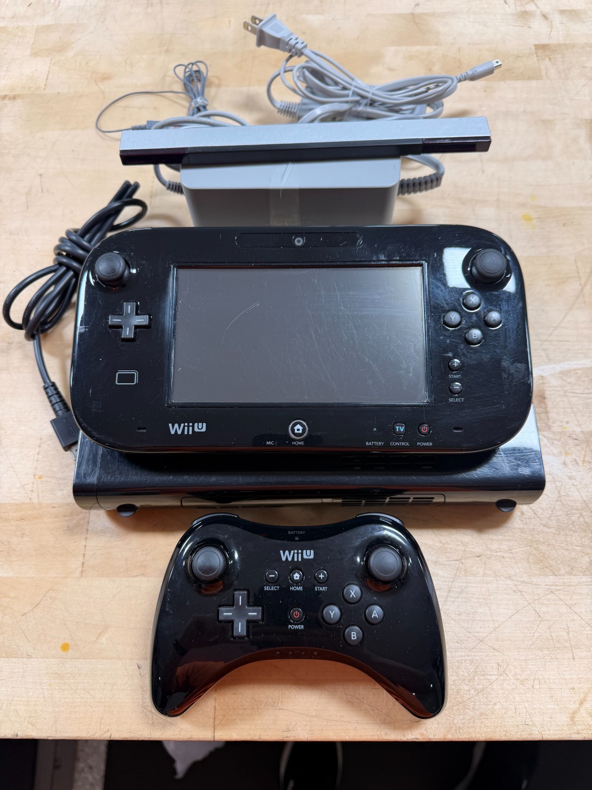 Nintendo Wii U Console Black WUP-101 w/GamePad and Power Cords Tested