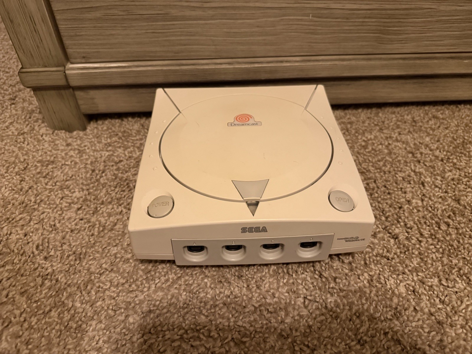 Saga Dreamcast Console Two Controllers, Gun, Power And AV Cable + VMU TESTED