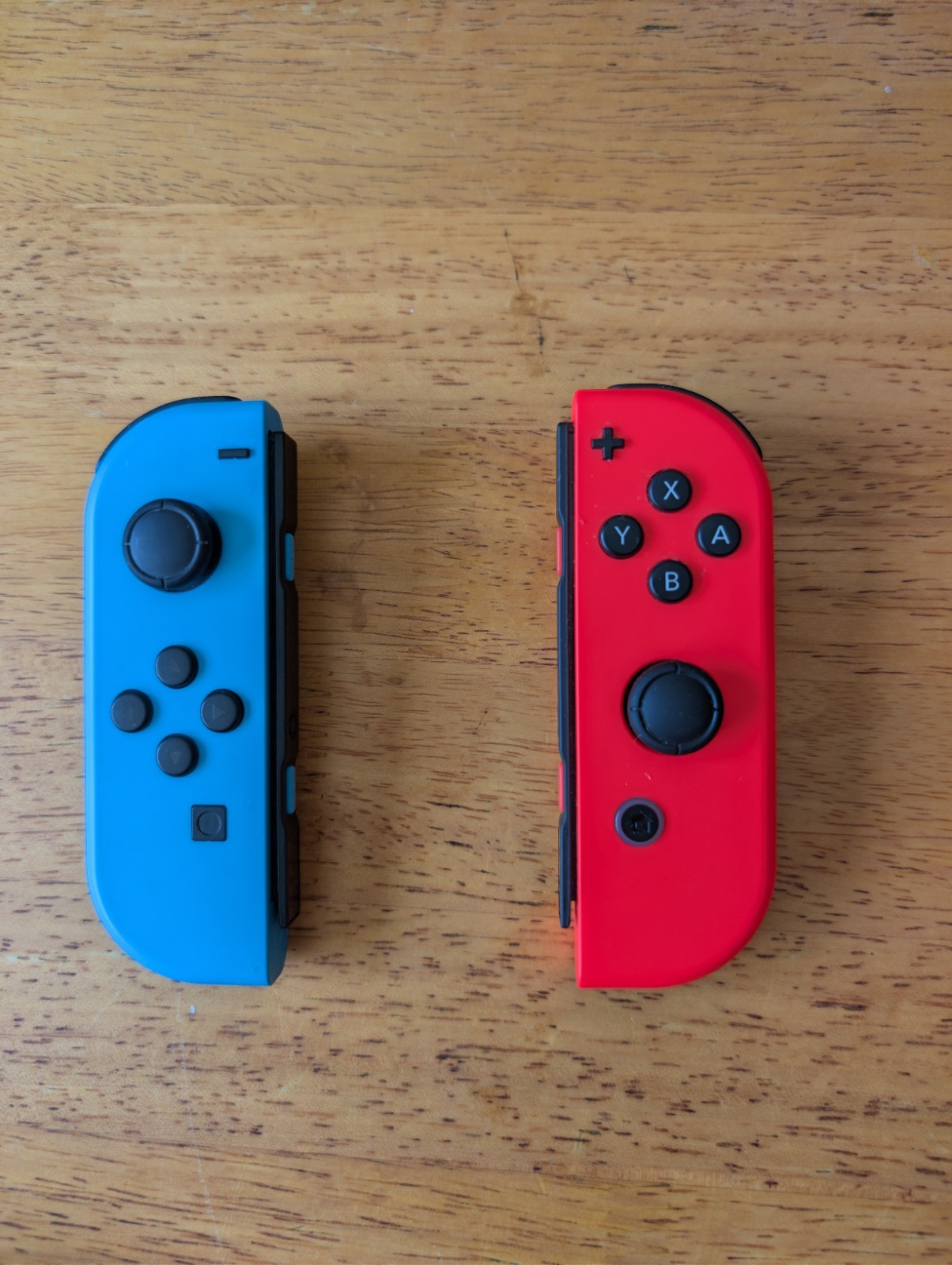Nintendo Switch 32GB Console CIB w/128GB SD Card and Satisfye Grip