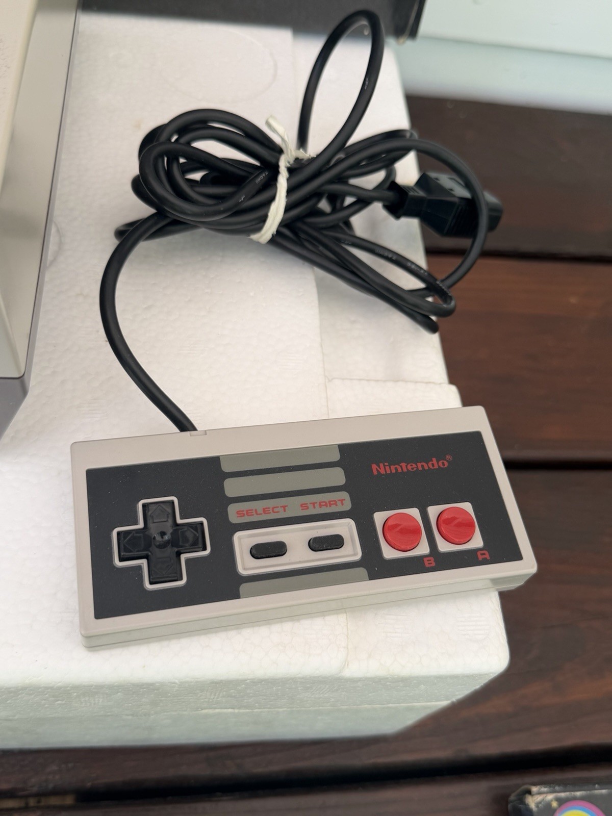 1988 Nintendo NES Action Set Console w/ Box-Controllers-Gun-Adv Remote & 7 Games