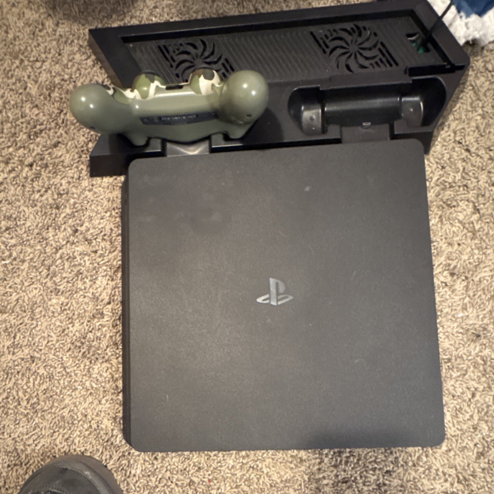 Sony PlayStation 4 Slim Console, two Controllers, Cooling Dock and cables