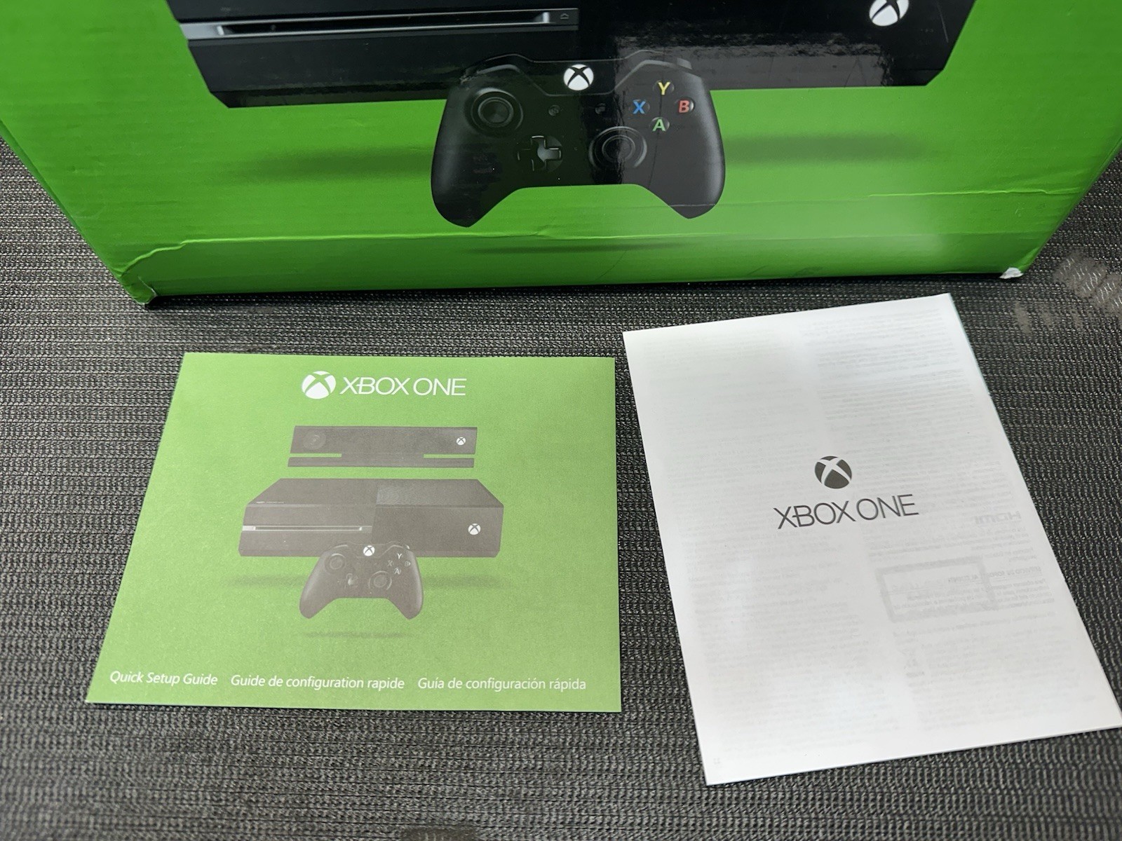 Microsoft Xbox One Intern Signature 2014 500gb Kinect Wireless Control RARE Ed!