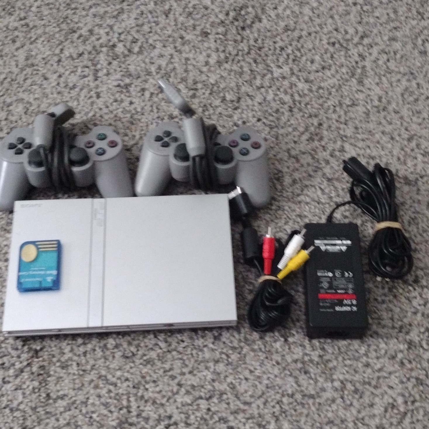 Sony PlayStation 2 Slim Silver SCPH-77001 w/ 2 Controllers 8MB Card