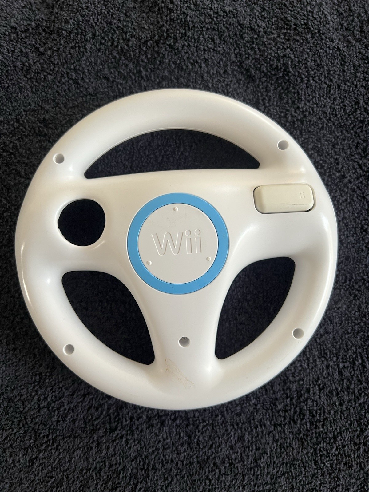 Wii Console Bundle 1 Wii Remote/nunchuck, Cords, Mario Kart Wii + Steering Wheel