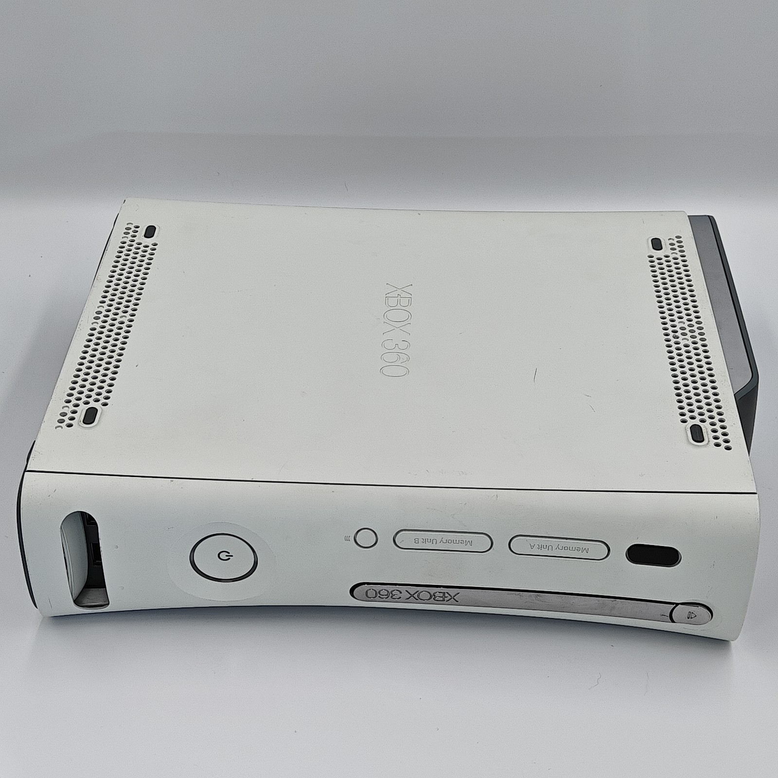 Microsoft XBox 360 Console System 4GB (Re-newed) w/ Controller + Cords