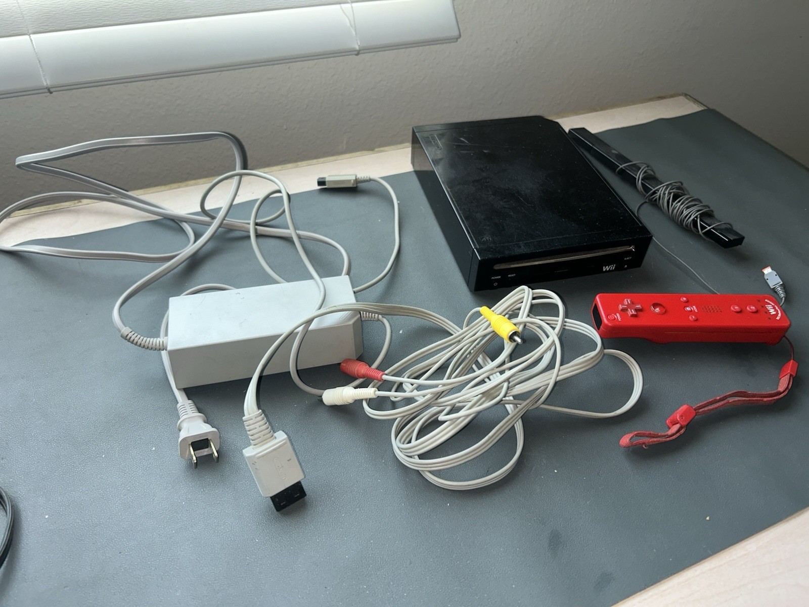 Nintendo Wii Console Bundle Black RVL-101 w/ Motion Plus Red Controller