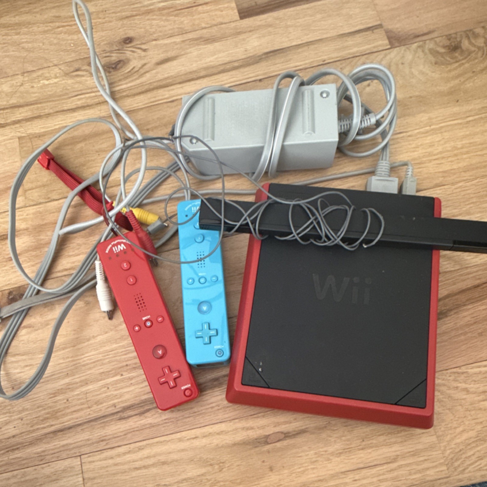 Nintendo Wii mini Red/Black Console Motion Control with Controllers