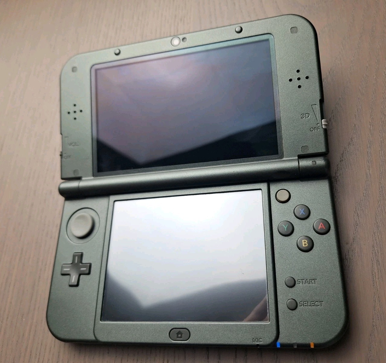 New Nintendo 3DS XL Metallic Black | Charger 32GB SD Card | REGION FREE TOP IPS
