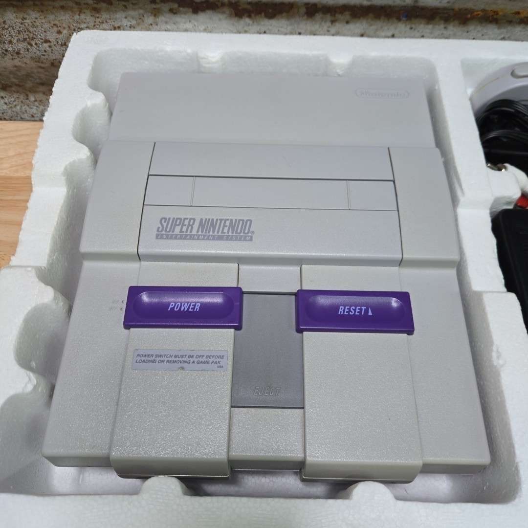 Nintendo Super NES Super Set Console Super Mario World/Mario All Stars in Box