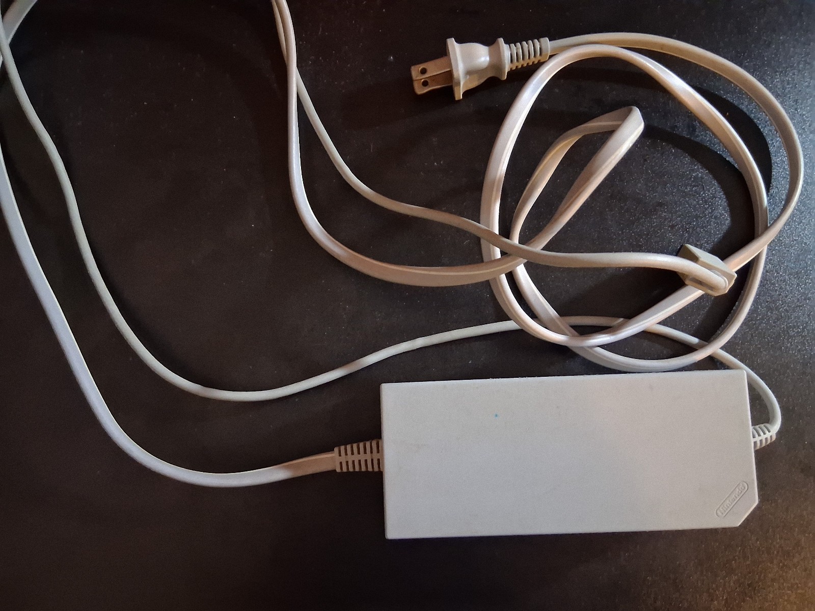 Nintendo Wii Console – White Used. With AV cable, power, and sensor bar