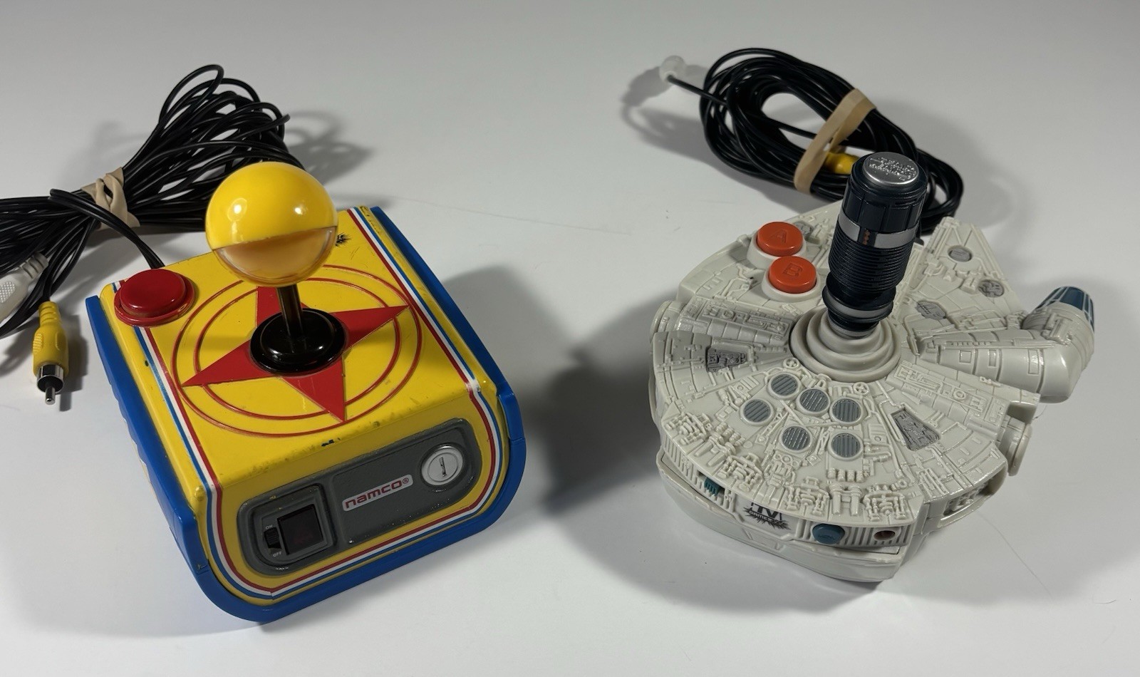 LOT 2 VTG 2006 JAKKS Pacific Star Wars Millennium Falcon SUPER PAC MAN plugNplay