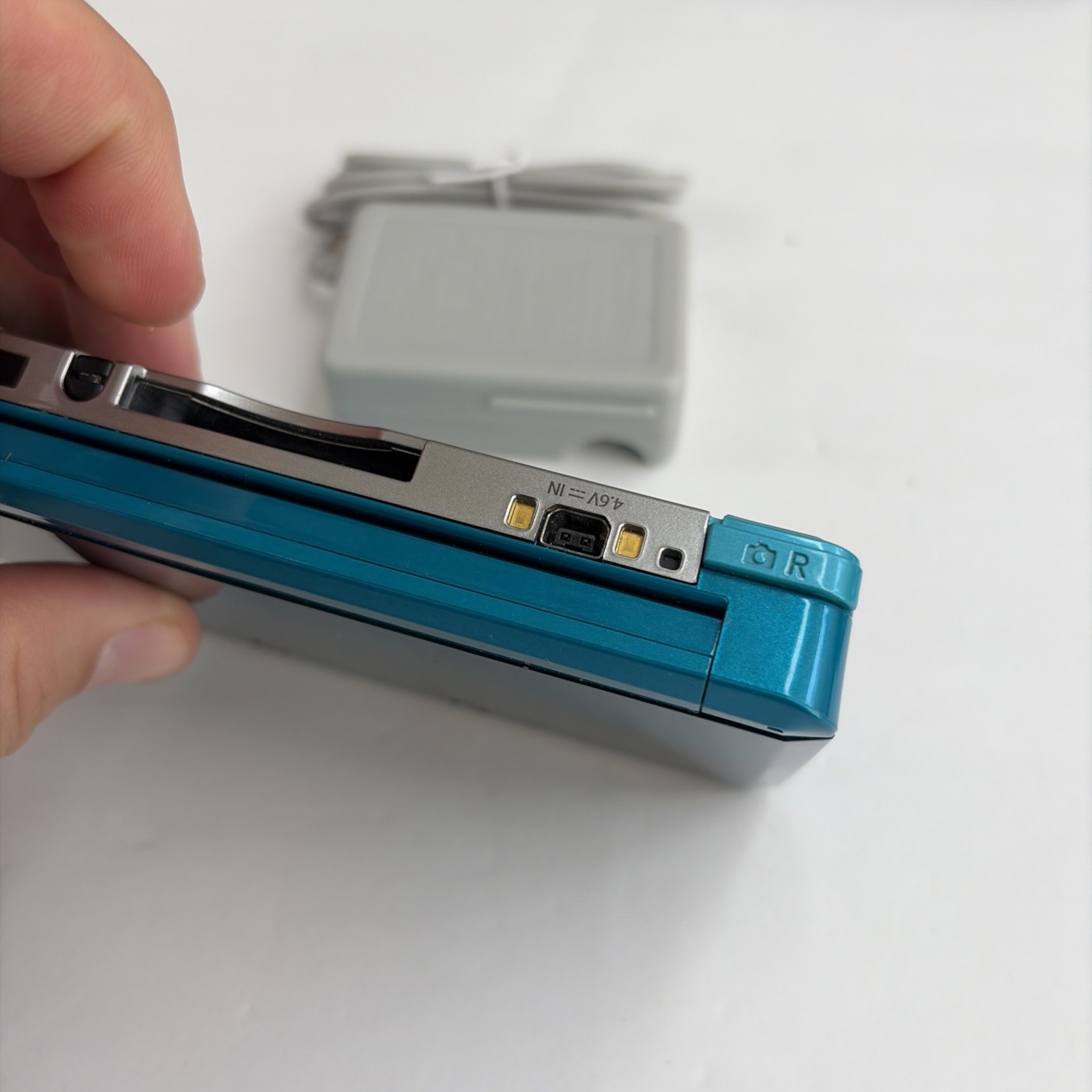 Nice! Nintendo 3DS Handheld Video Game Console Aqua Blue CTR-001 (USA) W Charger