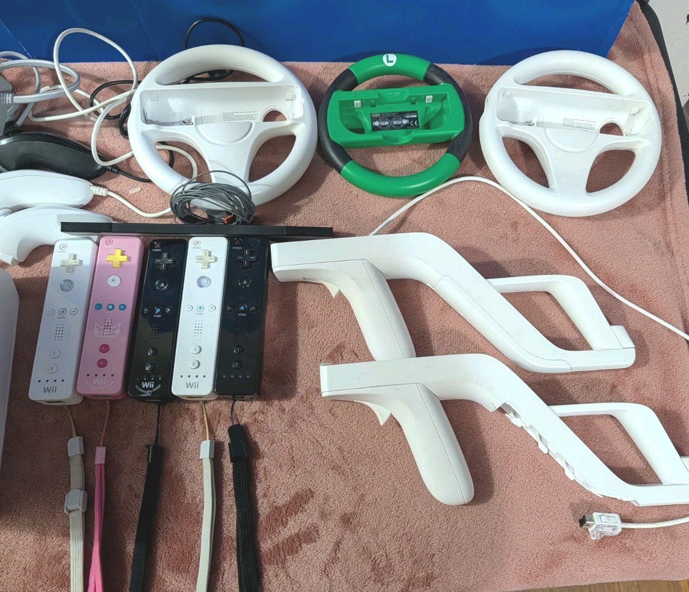 🎮 Nintendo Wii Console Bundle – Everything Shown in Photos – Sold As Is! 🎮