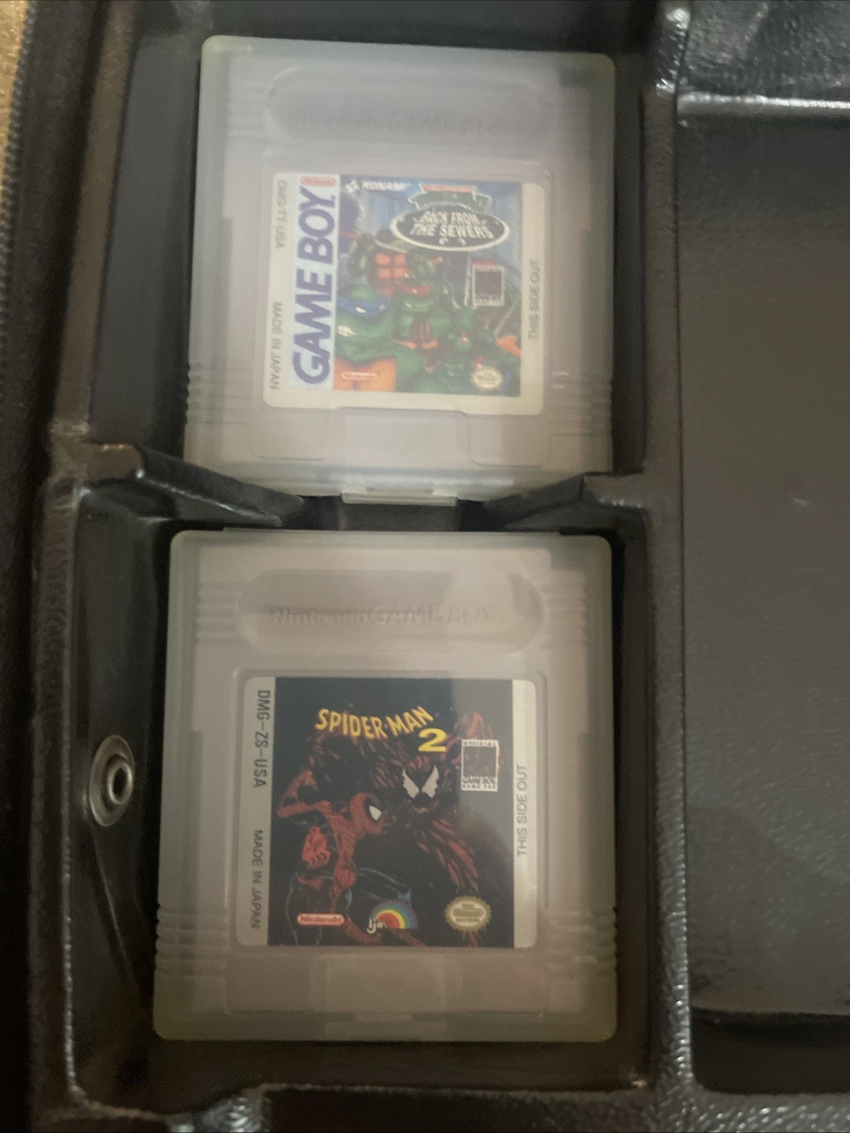 Nintendo Game Boy console and 4 Games With Travel Case & Linkage Cable All Works