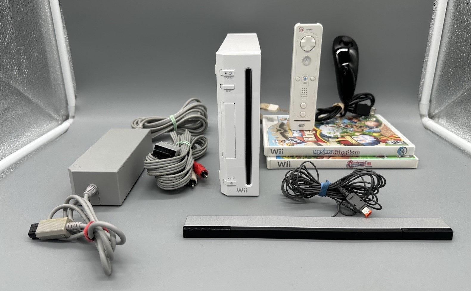 Nintendo Wii Console Bundle RVL-001 With 2 Games Tested Works